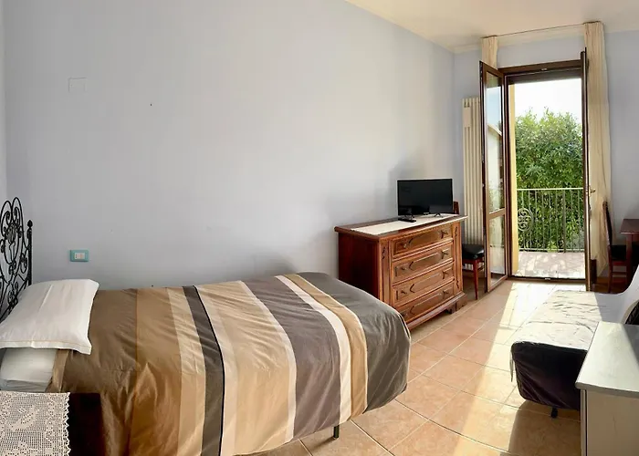 לינה וארוחת בוקר R&b Del Monte 3*